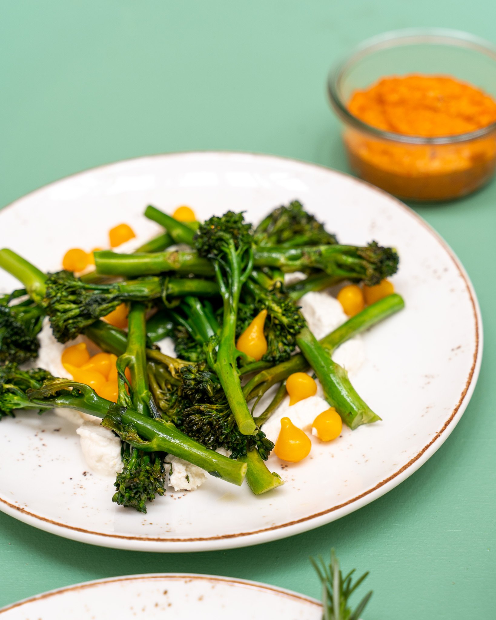 Lynstegte Broccolini Med Ricottacreme. Bestil tapas til både kødspisere og vegetarer til dine møder i virksomheden. Madklubben Catering leverer mødeforplejning til alle firmaer og arbejdspladser der ønsker at lækker mad til møder, konferencer, receptioner og særlige arrangementer. 