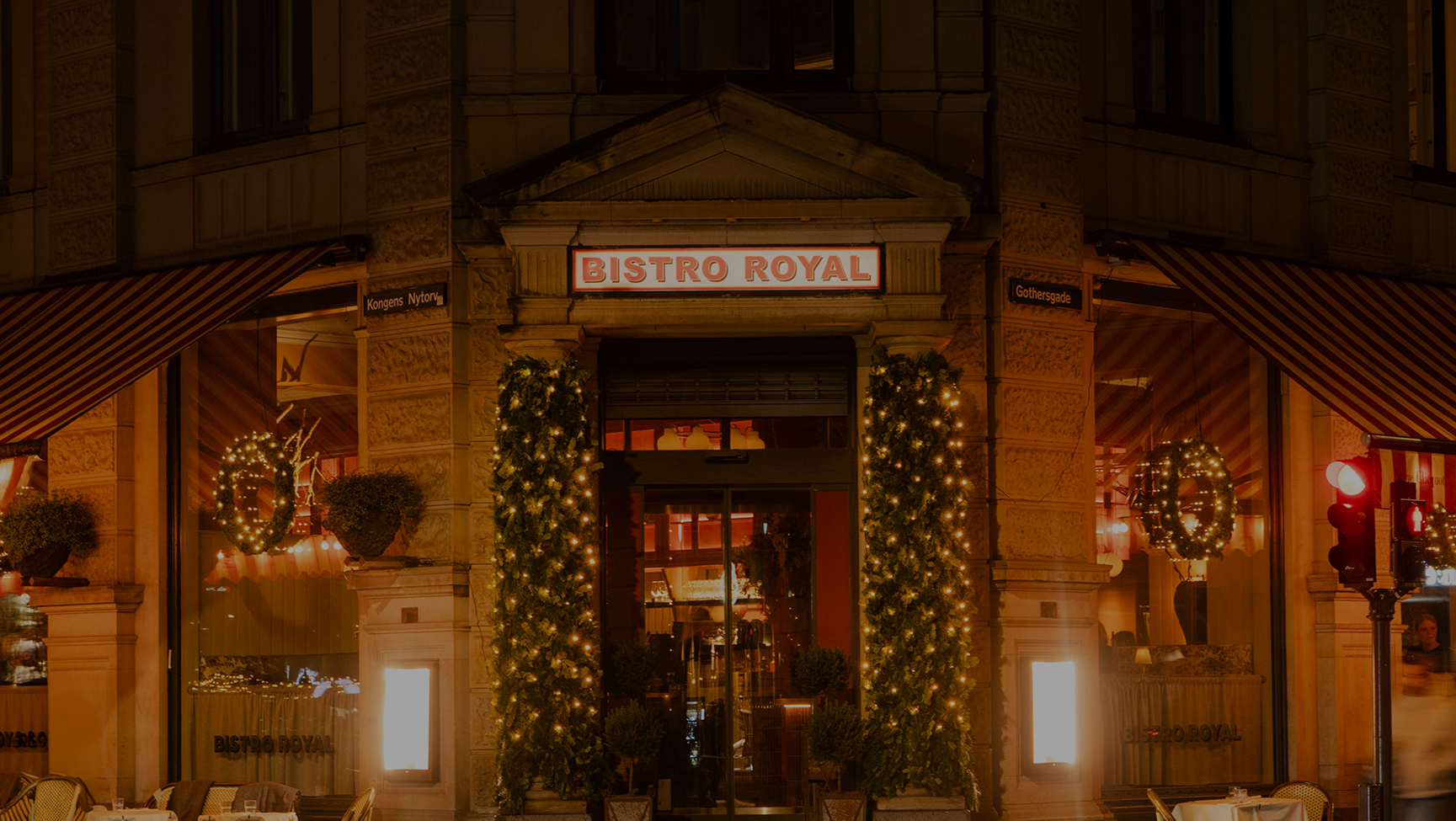 Bistro Bg Subsite Centered Christmas Darkened