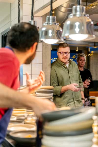 Madklubben kantine har en daglige kommunikation, service og drift, hvor vi gør en stor dyd ud af at inddrage jeres medarbejdere, så der ikke er langt fra ønsker til handling.